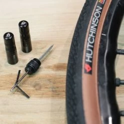 Kit De Réparation Tubeless Hutchinson - Outils Et Mèches 1.5+3mm -VTT-BMX Soldes kit reparation tubeless avec meches hutchinson 3 494x294 85a49673 7d7f 4f45 a4d5 61f0f45e61e0